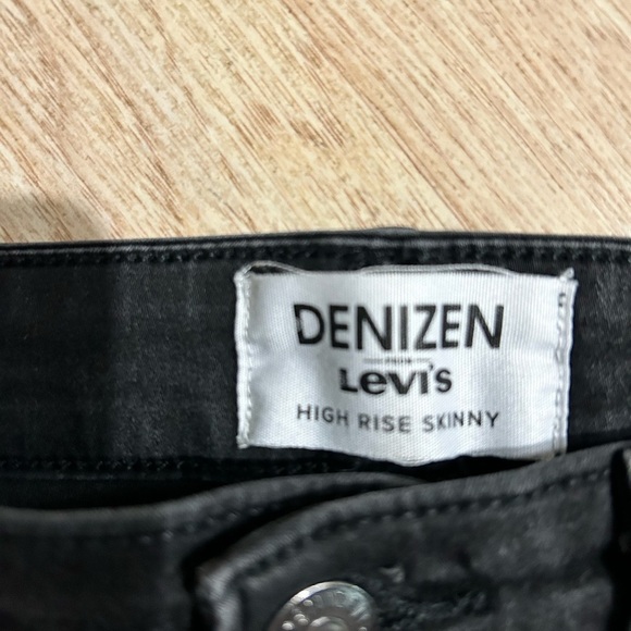 Levi's Black Denim Jeans with Tan Label - Picture 4 of 5